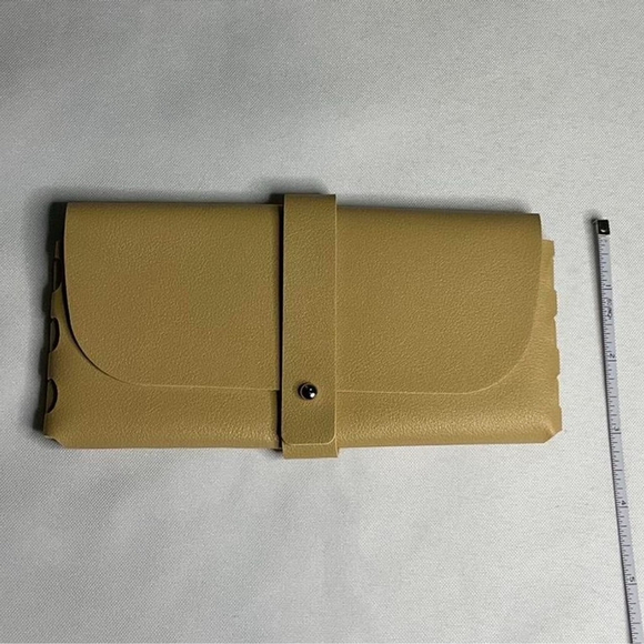 RED SQUARE RHINESTONE SUNGLASSES W/FREE CASE ✨✨✨ - Picture 7 of 7